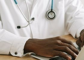 Boas Práticas de distribuição por grosso de medicamentos e dispositivos médicos